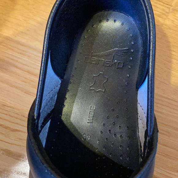 Women’s Balck Dansko Clogs - Picture 2 of 4